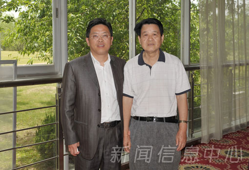 中科院院士颜龙安等专家来校参加硕士论文答辩