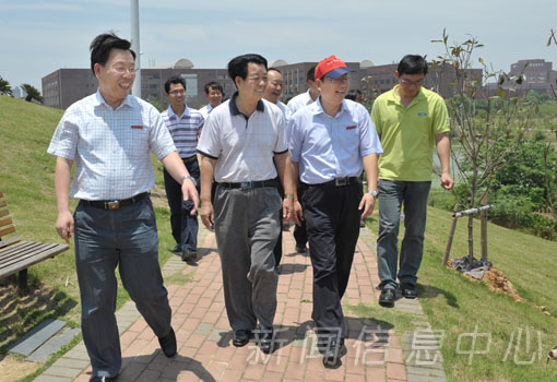 中科院院士颜龙安等专家来校参加硕士论文答辩